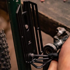 Cage De Bikepacking Sur Fourche Ou Tube De Cadre Cargo Cage Apidura -Magasin D'accessoires De Vélo apidura cargo cage 4