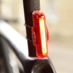 Phare Arrière Vélo Rechargeable USB Slimline Ultratorch Oxford -Magasin D'accessoires De Vélo phare arriere velo rechargeable usb slimline ultratorch oxford full 2